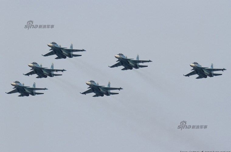 Xem 'Phi đội chim ưng' Su-30SM thao luyện trên không trung