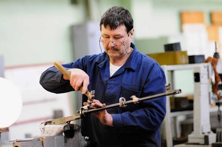 Tận mắt nhà máy sản xuất súng AK huyền thoại