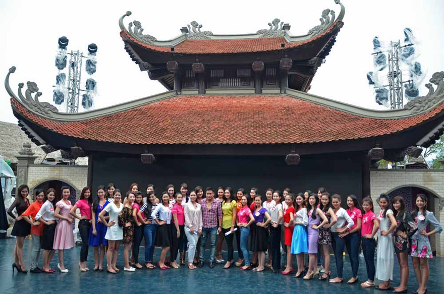 Thí sinh Hoa hậu miệt mài tập luyện cho đêm chung khảo