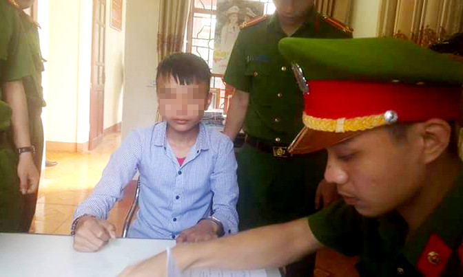 Nghi phạm Lê Bá Khánh Trình tại CQĐT.