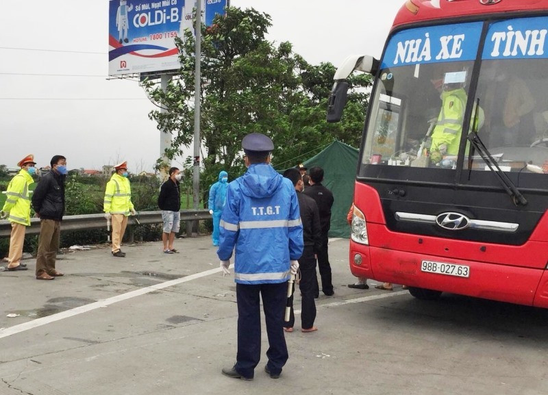 Xe khách BKS 98B-027.63 được tổ công tác liên ngành tại chốt Pháp Vân-Cầu Giẽ sáng qua.