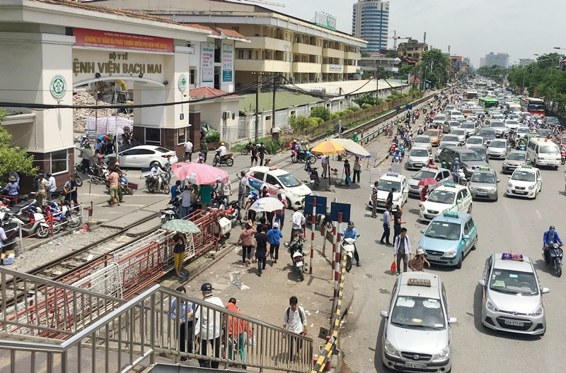 Sở GTVT đề nghị 4 hãng xe công nghệ "truy" thông tin tài xế từng đến Bạch Mai. Anh: T.Đảng
