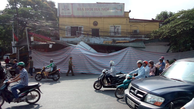 Hiện trường vụ nổ được phong tỏa