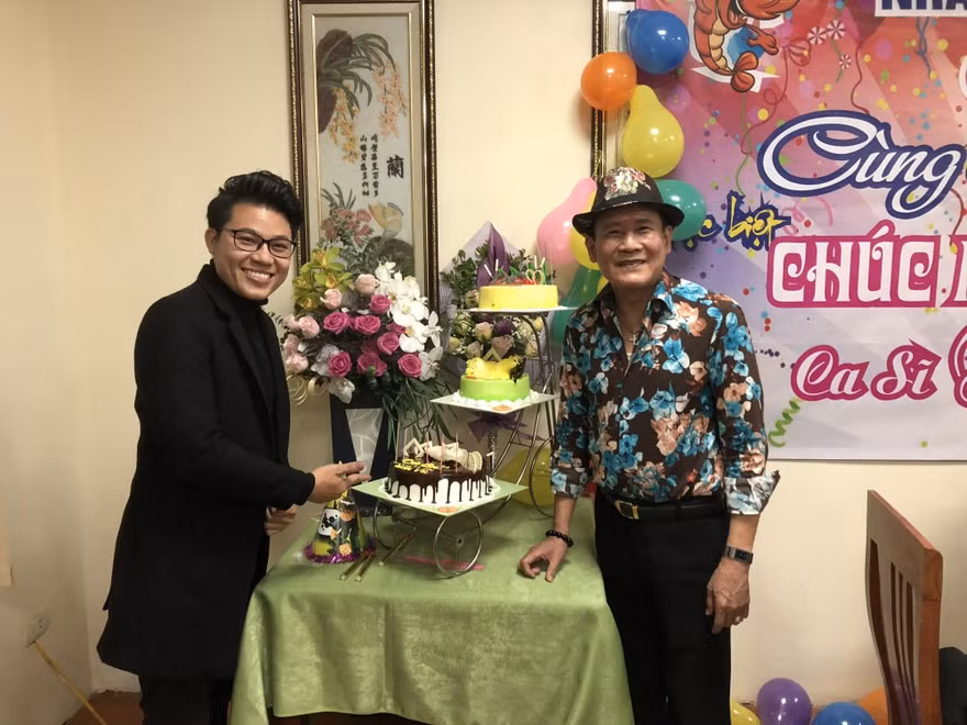 Quấn quân Thần tượng Bolero Duy Cường tổ chức sinh nhật bất ngờ cho Tuấn Vũ