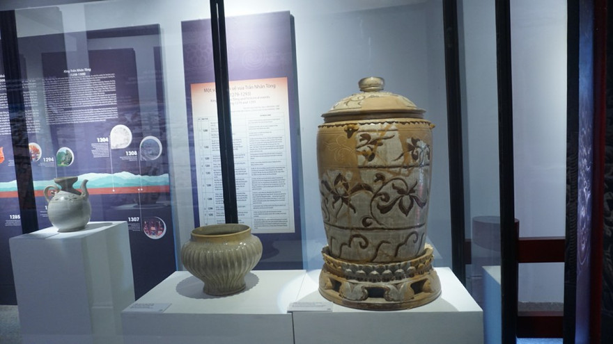 Nhiều hiện vật tiêu biểu đời Trần trưng bày tại Hoàng thành Thăng Long dịp này. Ảnh: Nguyên Khánh