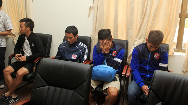 Nhóm cầu thủ đội Đồng Nai bán độ đã không lấy tấm gương bị pháp luật trừng phạt của những bậc đàn anh đi trước làm bài học răn mình để rồi tiếp tục sa ngã. ảnh: VSI 