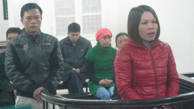 Vợ chồng Loan trong phiên xử