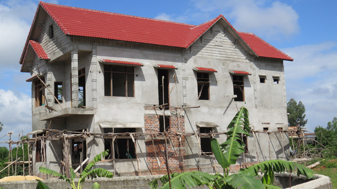 Sau hai năm làm nhà báo rởm, Hiển đã xây được ngôi biệt thự hàng tỷ đồng và đi xe ô tô Camry bóng lộn