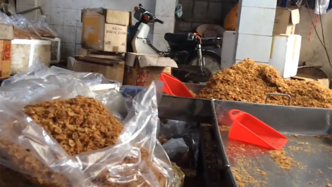 Xem cách làm hành phi siêu bẩn, ai còn dám ăn?