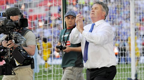 Guus Hiddink có tính cách và chiến thuật khác hoàn toàn Van Gaal