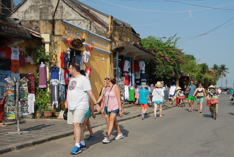 Tổng cục Du lịch kỳ vọng cán mốc 12,9 triệu lượt khách quốc tế trong năm nay. Ảnh: Nguyên Khánh