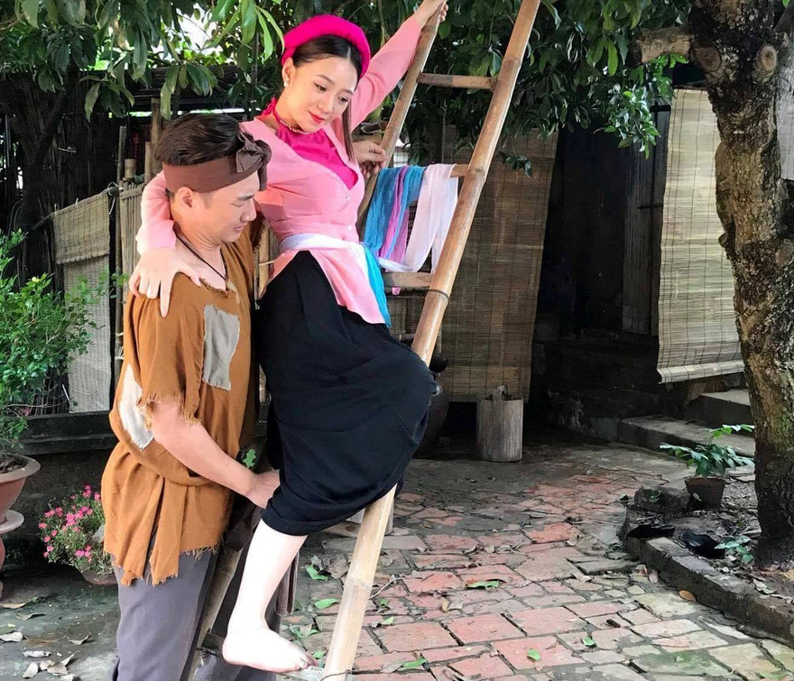 Quỳnh Kool và MC Thành Trung trong "Họ Lý tên Thông"