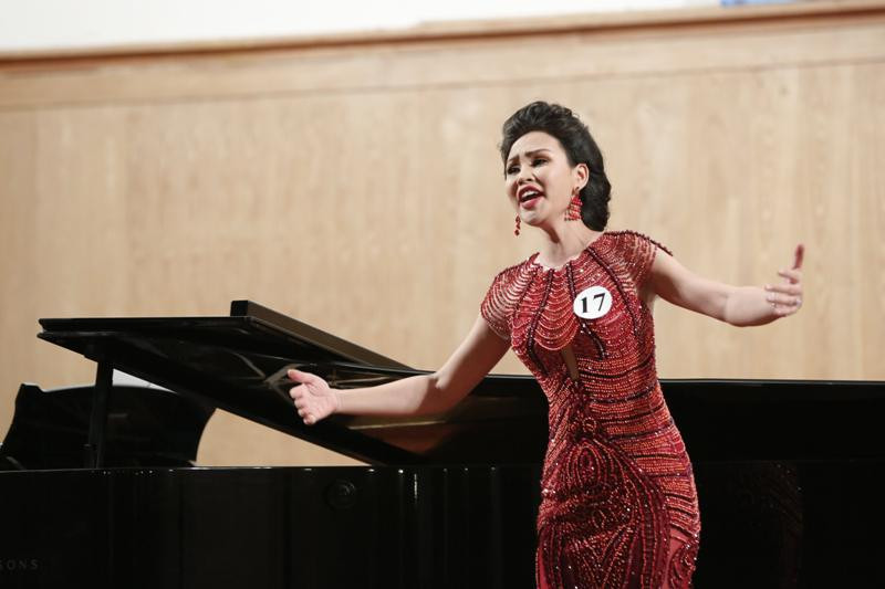 Sao Mai Khánh Ly "già rồi vẫn bò ra học"