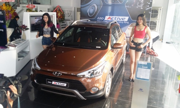 Hyundai i20 Active lấy 'vũ khí' gì để đọ sức Ford EcoSport?