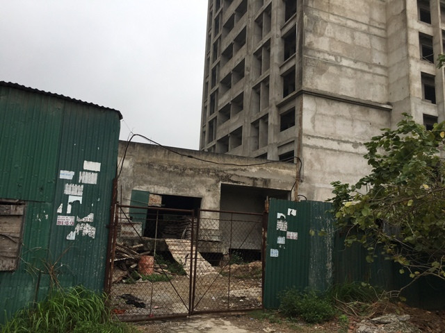 Ký túc xá nghìn tỷ bỏ hoang giữa Thủ đô