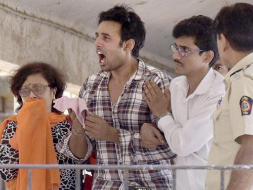 Rahul Raj Singh khi bị áp giải hôm 2/4.