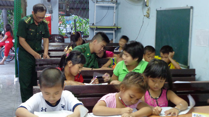 Lớp học đặc biệt của bộ đội biên phòng giữa Sài Gòn. Ảnh: TĐ