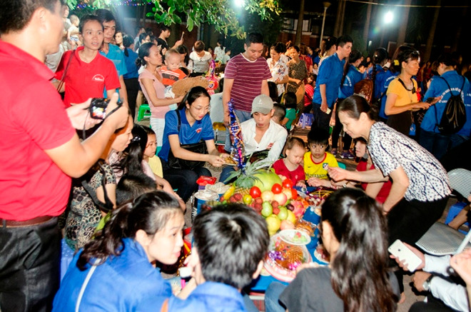 Làng trẻ em SOS Hà Nội rực rỡ đêm hội trăng rằm
