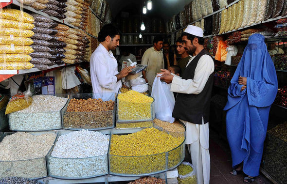 Phụ nữ ở Latti muốn ra đường phải có chồng đi cùng. Ảnh: Getty