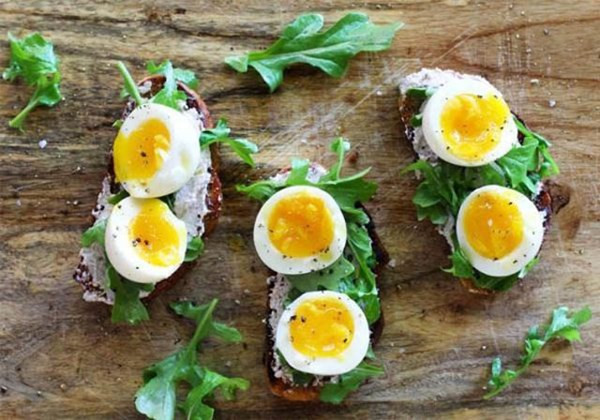 Lựa chọn đồ ăn vặt “không làm tăng cân” để ăn đêm