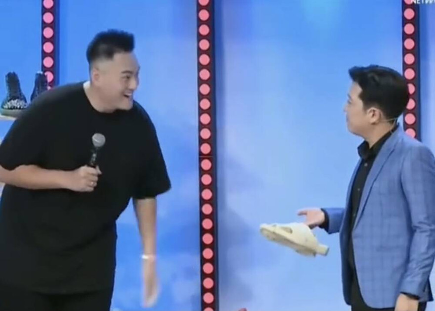 Showbiz 2/2: Bất ngờ món quà đầu tiên Nhã Phương tặng Trường Giang