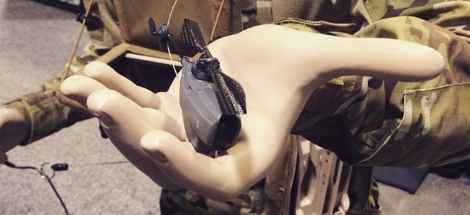 Máy bay PD-100 Hornet, kích cỡ chỉ nhỏ bằng lòng bàn tay.