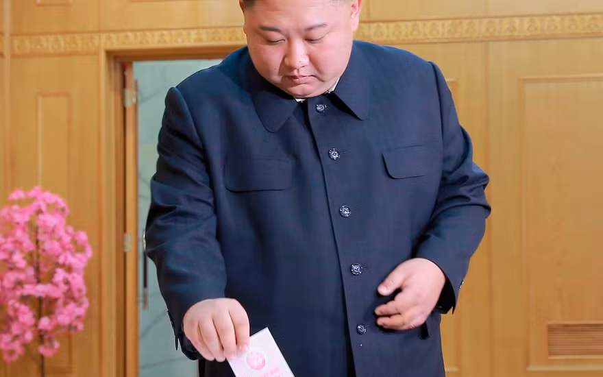 Ông Kim Jong Un đi bỏ phiếu. (Ảnh: KCNA)