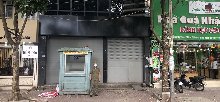 Phường Nhân Chính lập chốt kiểm soát ngăn nhà hàng hoạt động trái phép trở lại