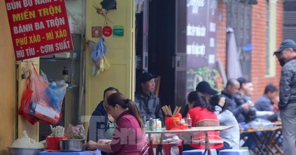Hà Nội cho bán hàng ăn tại chỗ, taxi hoạt động trở lại từ sáng mai