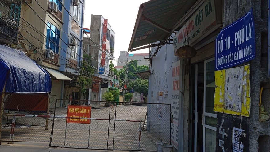 Cách ly khu vực phát hiện ca bệnh tại Hà Đông. Ảnh: PV