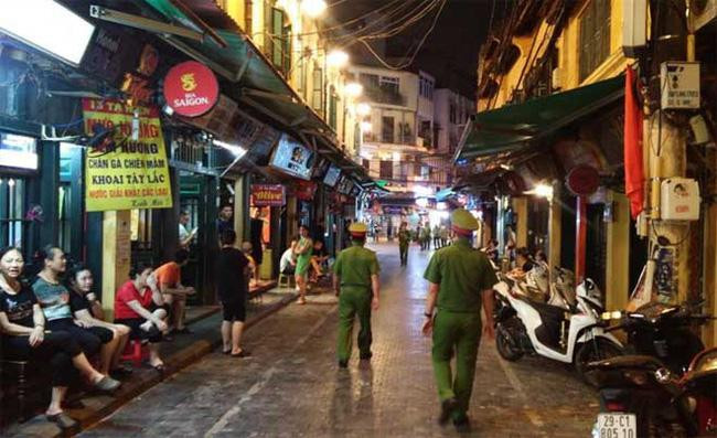 Xuất hiện một ca mắc COVID-19, Hà Nội lập tức dừng karaoke, vũ trường từ 0h ngày 30/4