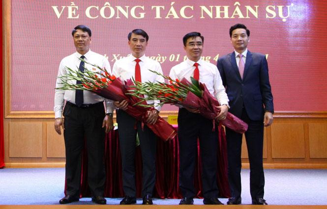 Ông Võ Đăng Dũng (thứ hai từ phải sang)