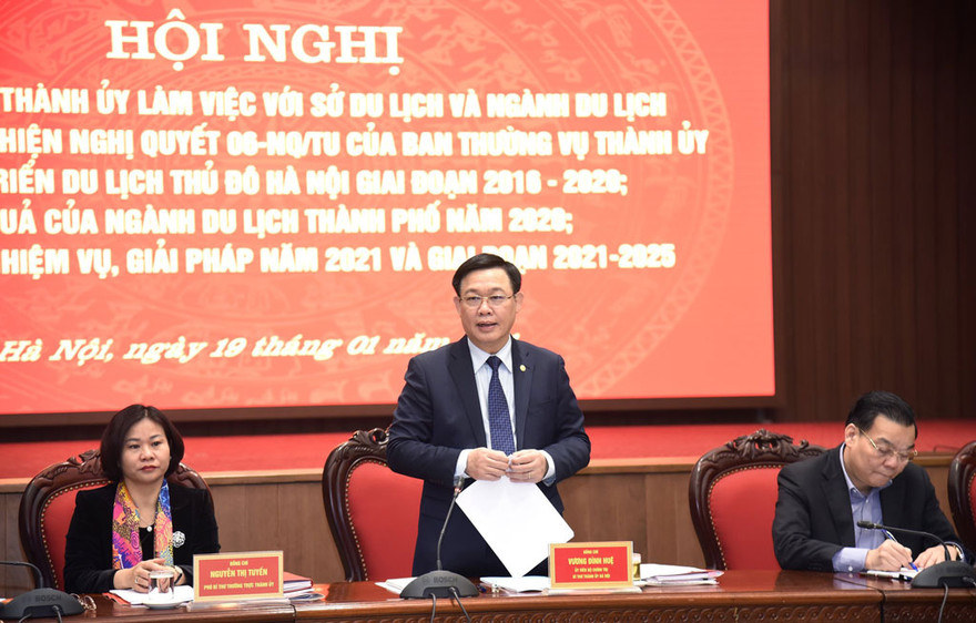 Bí thư Thành ủy Hà Nội Vương Đình Huệ phát biểu tại cuộc làm việc