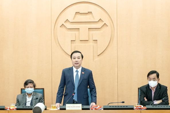 Phó Chủ tịch UBND thành phố Hà Nội Chử Xuân Dũng phát biểu tại cuộc họp