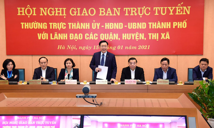 Bí thư Thành ủy Hà Nội Vương Đình Huệ phát biểu tại hội nghị