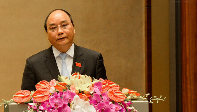 Phó Thủ tướng Nguyễn Xuân Phúc thay mặt Chính phủ báo cáo Quốc hội về tình hình kinh tế xã hội năm 2015. Ảnh: Quochoi.vn.