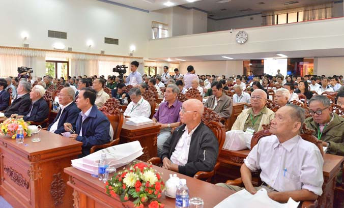 Đại biểu tham dự hội thảo khoa học “Lộ Vòng Cung Cần Thơ – Vành đai lửa”.