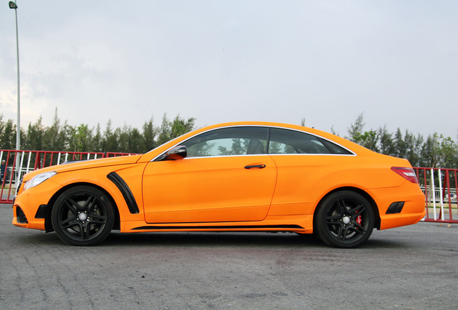 Xế độ Mercedes E350 Coupe màu cực độc ở Sài Gòn