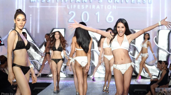 Thí sinh cuộc thi Miss Tiffany's Universe đọ vẻ nóng bỏng trong phần thi bikini diễn ra hôm 20/4 ở Thái Lan.