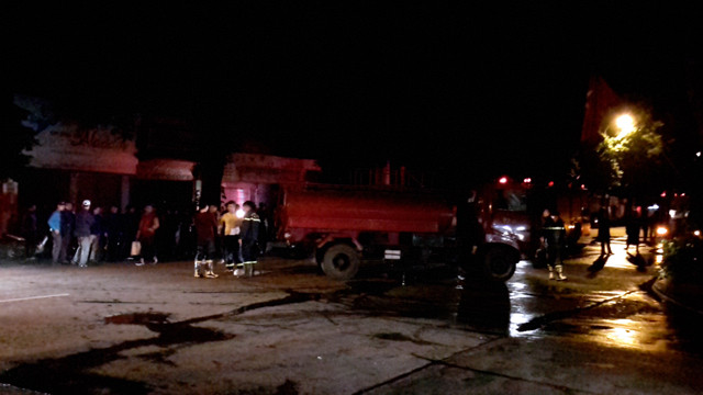 Cảnh sát phong tỏa phố Hai Bà Trưng, phục vụ công tác chữa cháy.