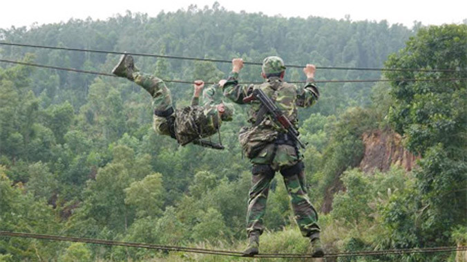 Đại đội trinh sát đặc nhiệm leo dây tử thần.