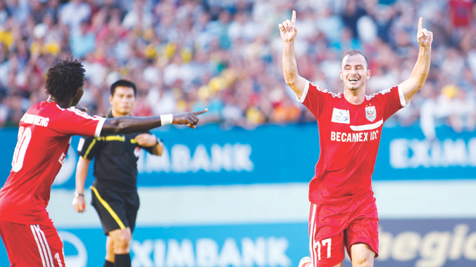 Các cầu thủ Bình Dương sẵn sàng đánh chiếm ngôi đầu từ tay Hà Nội T&T. ảnh: VSI