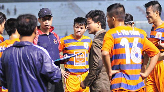 Không có lực lượng tốt nhất, nhưng thầy trò HLV Nguyễn Văn Sỹ vẫn quyết chơi tới cùng