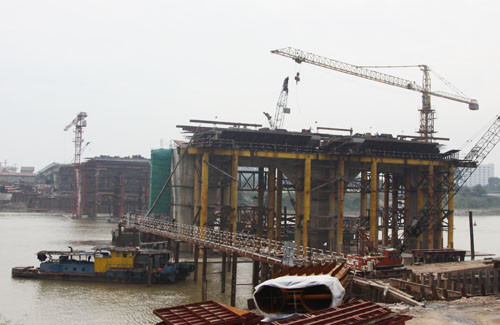 Đốc thúc thi công cầu Đông Trù để kịp thông xe dịp 10/10