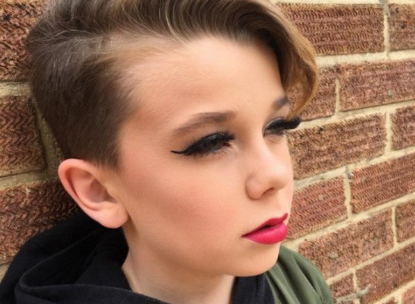 Jack nổi tiếng nhờ video hướng dẫn trang điểm.