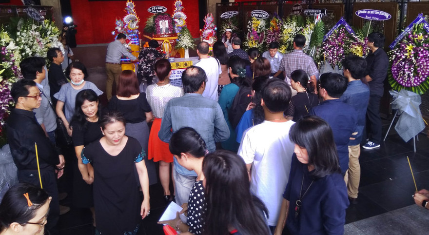 Nhiều nghệ sĩ tới viếng cây đại thụ âm nhạc Việt Nam Nguyễn Văn Nam 