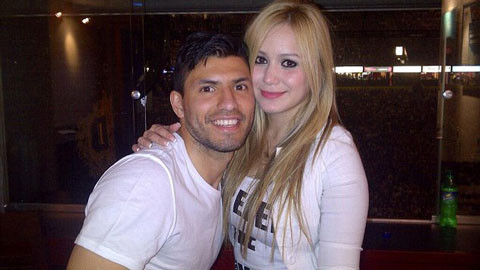 Sergio Aguero đang tìm mọi cách để trói người đẹp biết hát Karina Tejeda.