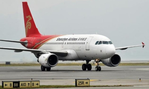 Hành khách châm lửa đốt máy bay đang hạ cánh