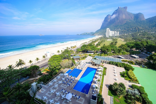 Bãi biển đẹp mộng mơ nhưng lại cực bẩn.