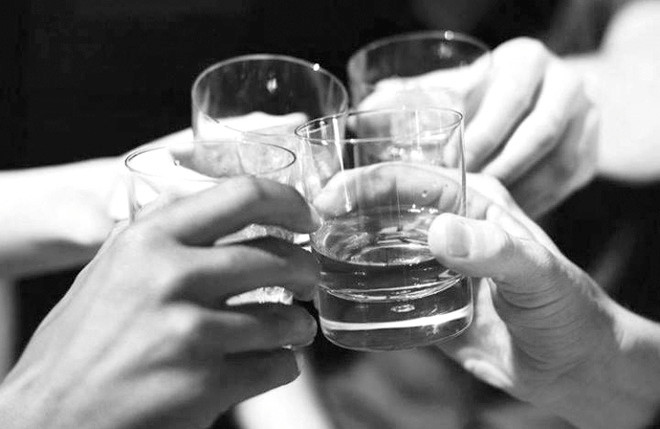 Uống rượu hay uống thuốc độc?